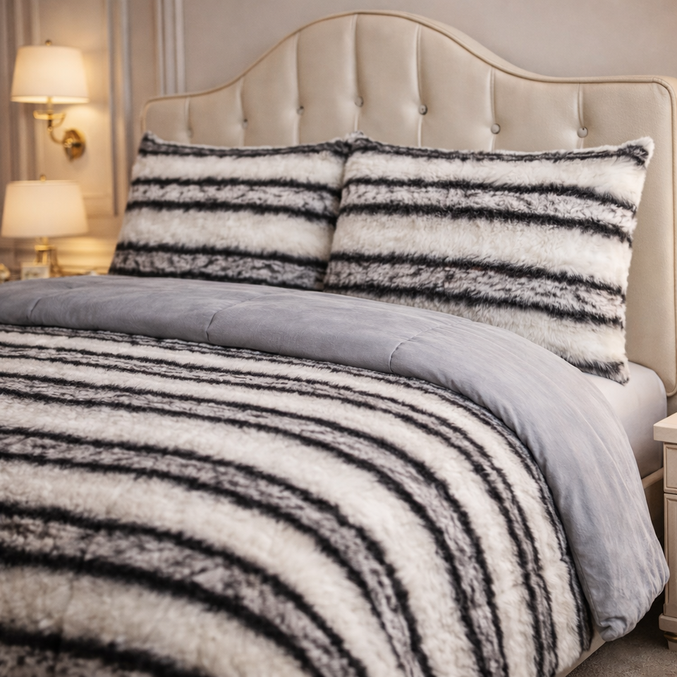 Comforter 4 Pcs Silk Skin Rev Fitted Set - Black & White Colour