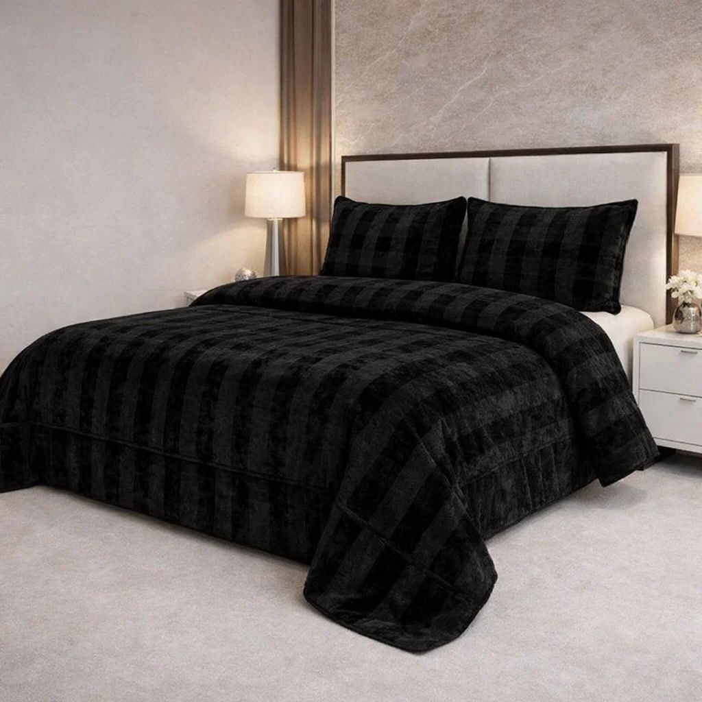 Comforter 4 Pcs Set Ornate Carve Poly Bag - Black Colour