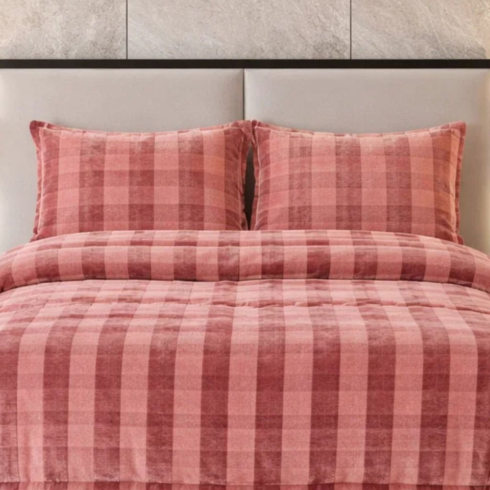 Comforter 4 Pcs Set Ornate Carve Poly Bag - Pink Colour