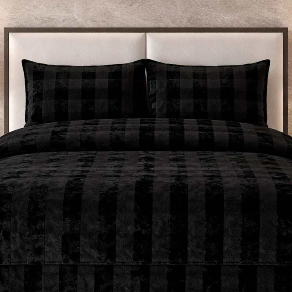 Comforter 4 Pcs Set Ornate Carve Poly Bag - Black Colour