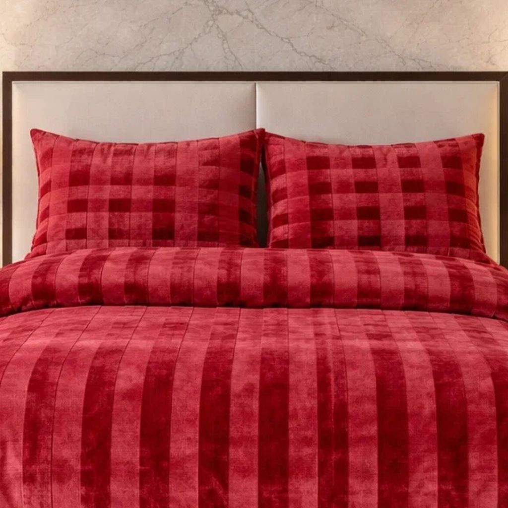Comforter 4 Pcs Set Ornate Carve Poly Bag - Red Colour