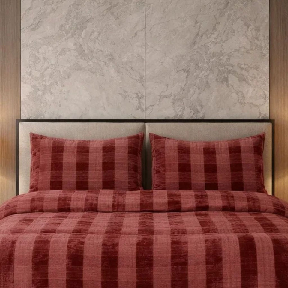 Comforter 4 Pcs Set Ornate Carve Poly Bag - Light Red Colour